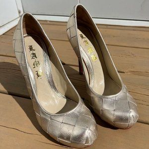 LAMB Gold pumps
